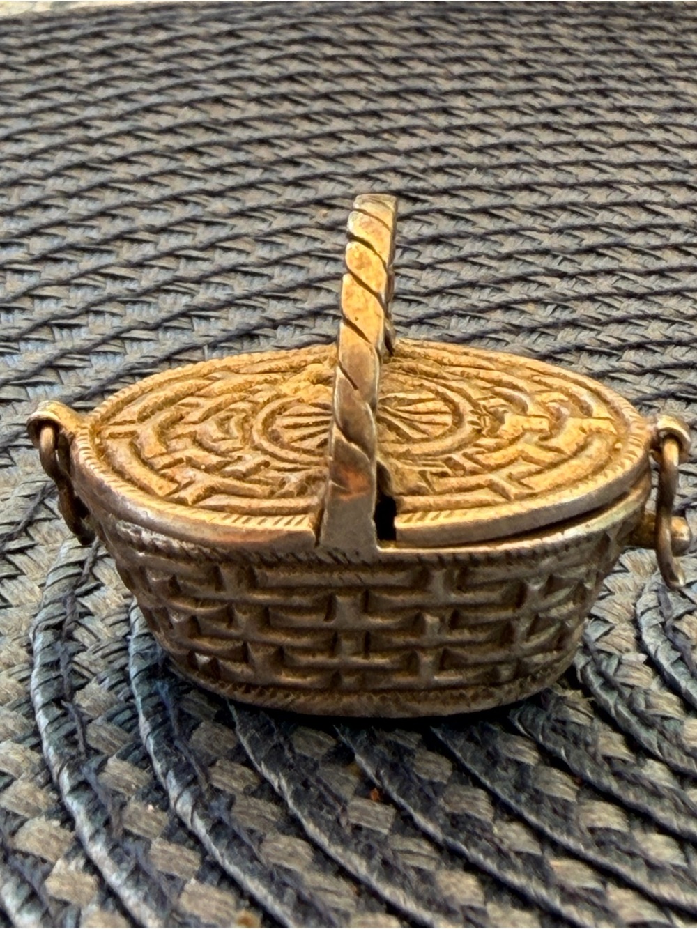Vintage Basket-shaped sterling silver necklace charm